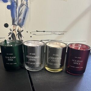 Bundle of 4 DW home small Christmas candle set